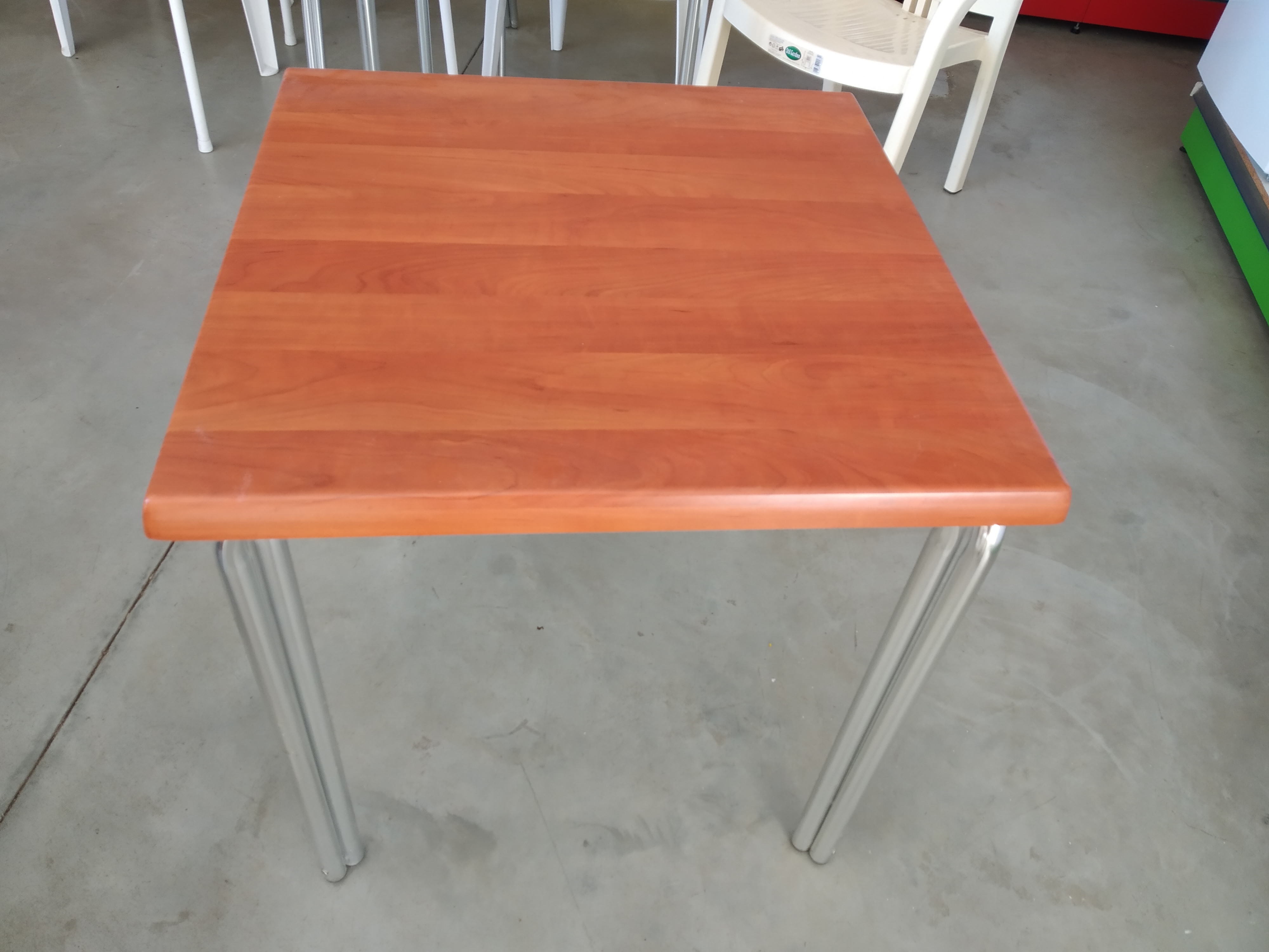 Imagen Mesa 70X70 Armazón aluminio doble tubo. Tablero Werzait  